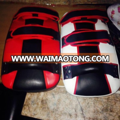 MMA Strike Shield Pair Kick Target Focus Bag Thai Pads Boxing Mitts Punching Kickboxing